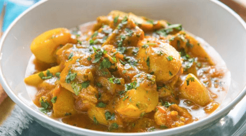 Pollo al curry con verduras y leche de coco